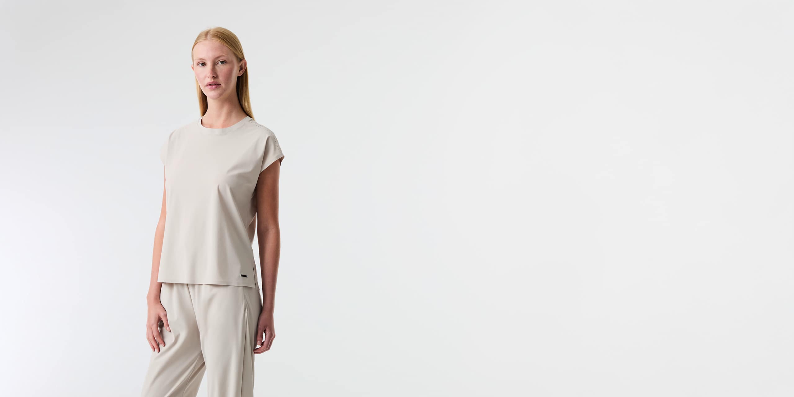AlphaTauri | JEUWAL V2.Y9.01 | Top aus Power Stretch Jersey in Stone für Damen AlphaTauri | JEUWAL V2.Y9.01 | Top aus Power Stretch Jersey in Stone für Damen
