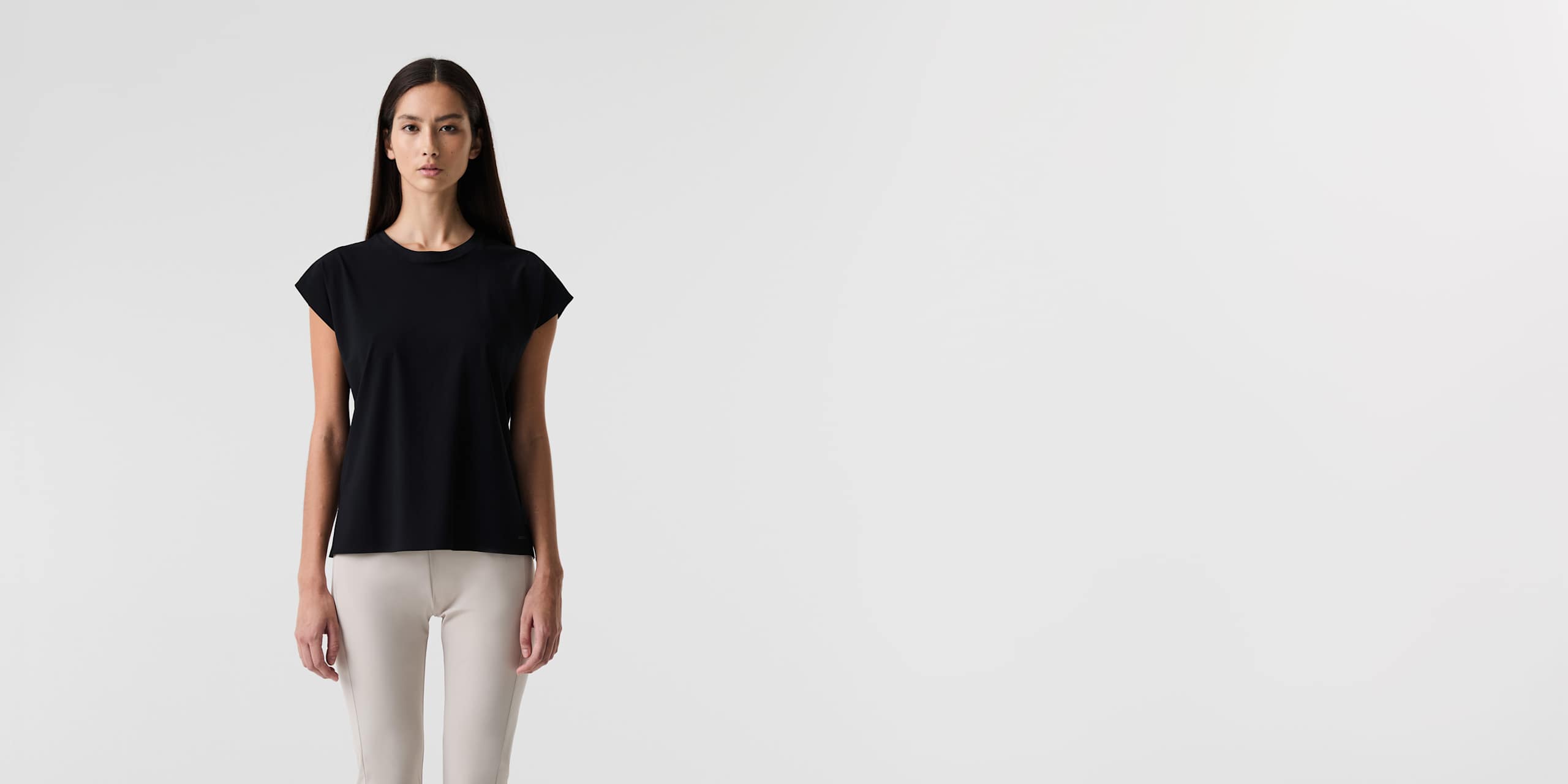 AlphaTauri | JEUWAL V2.Y9.01 | Power Stretch Jersey Top in Black for Women AlphaTauri | JEUWAL V2.Y9.01 | Power Stretch Jersey Top in Black for Women