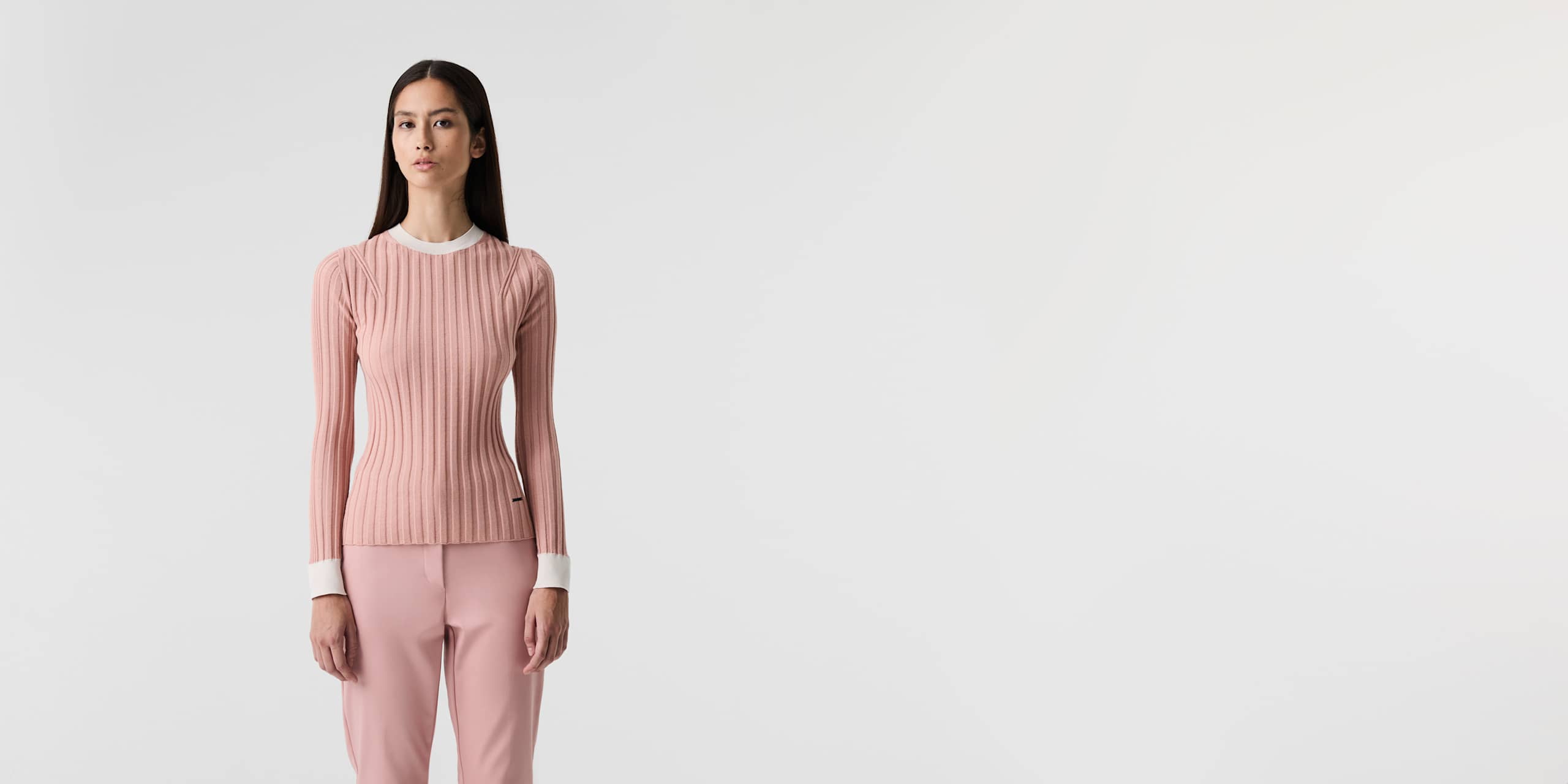 AlphaTauri | FONELO V1.Y9.01 | Nahtloser 3D-Strickpullover aus Kaschmir und Coolmax® in Misty Pink für Damen AlphaTauri | FONELO V1.Y9.01 | Nahtloser 3D-Strickpullover aus Kaschmir und Coolmax® in Misty Pink für Damen