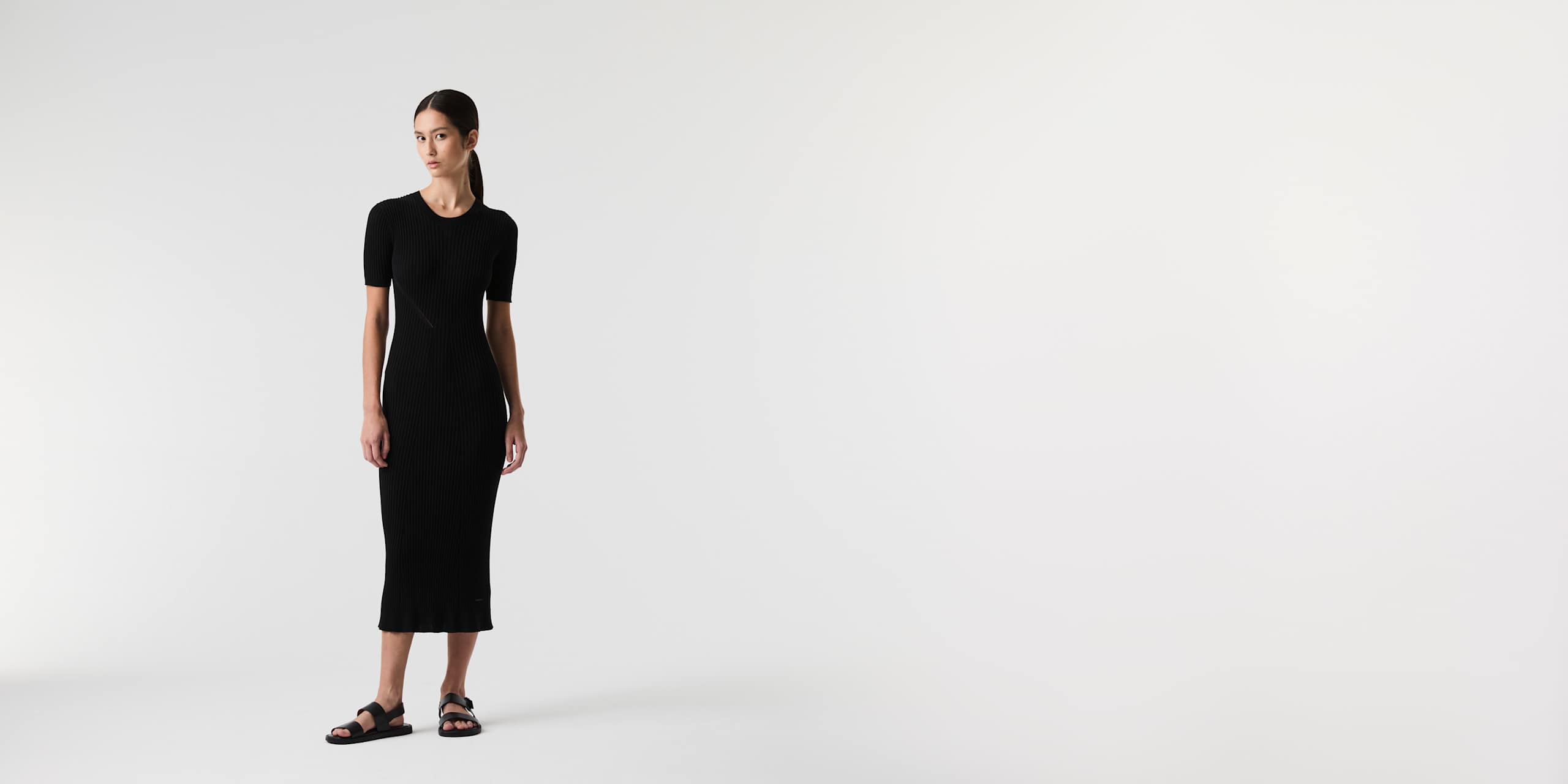 AlphaTauri | FANYO V1.Y9.01 | Nahtloses 3D-Strickkleid aus Leinen-Baumwolle in Schwarz für Damen AlphaTauri | FANYO V1.Y9.01 | Nahtloses 3D-Strickkleid aus Leinen-Baumwolle in Schwarz für Damen