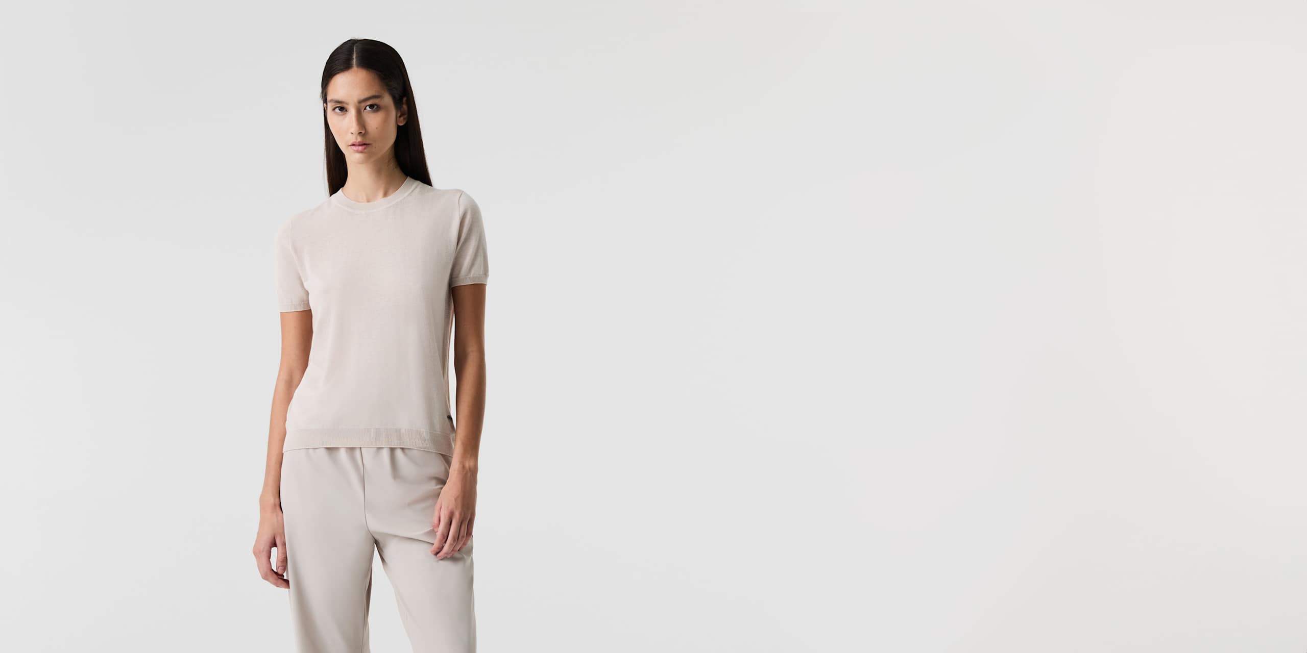 AlphaTauri | FANYA V1.Y9.01 | T-shirt in lino e cotone in maglia 3D senza cuciture in Stone for Donna AlphaTauri | FANYA V1.Y9.01 | T-shirt in lino e cotone in maglia 3D senza cuciture in Stone for Donna