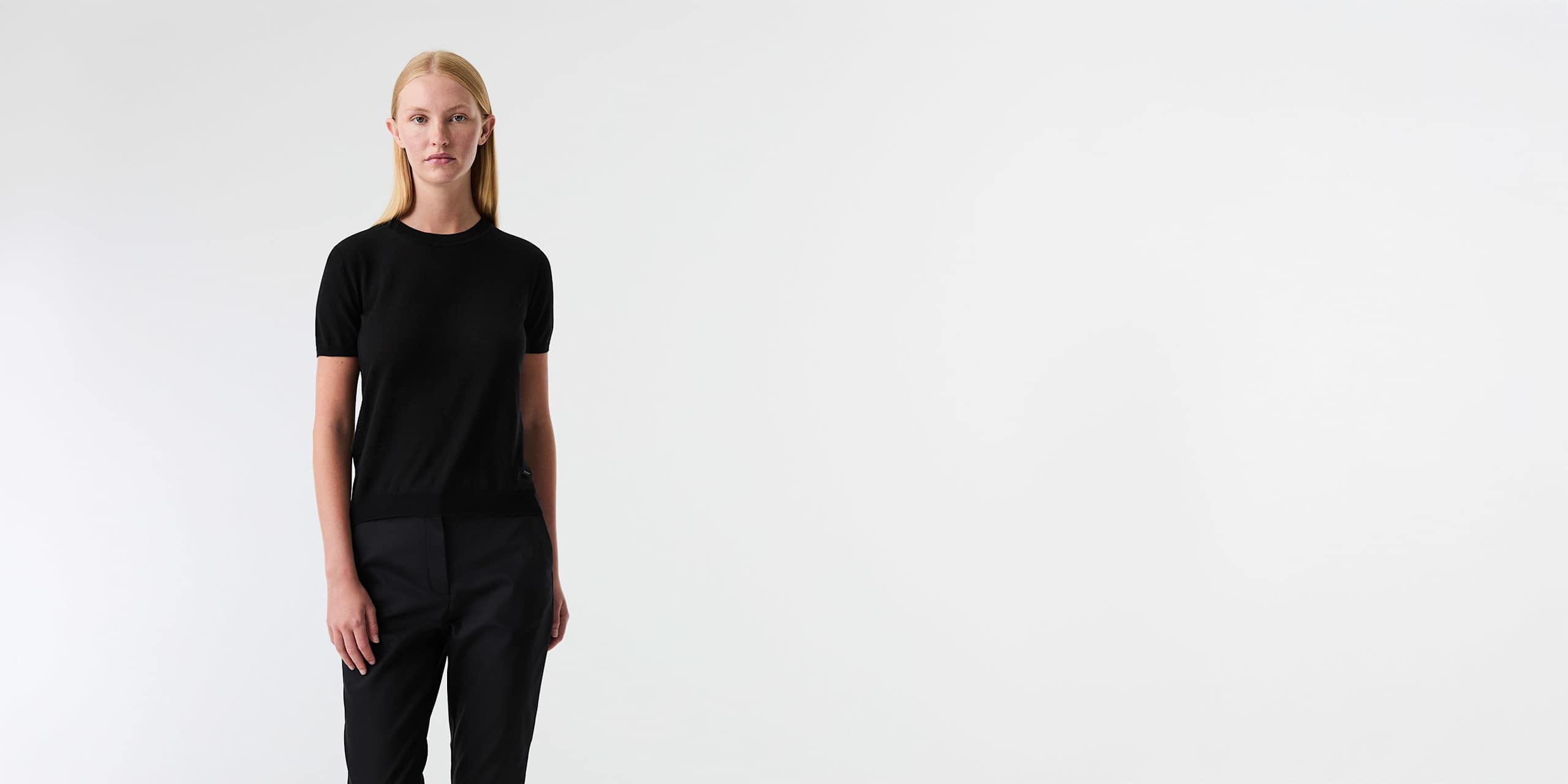 AlphaTauri | FANYA V1.Y9.01 | T-shirt en maille 3D en lin et coton sans coutures in Noir for Femme AlphaTauri | FANYA V1.Y9.01 | T-shirt en maille 3D en lin et coton sans coutures in Noir for Femme