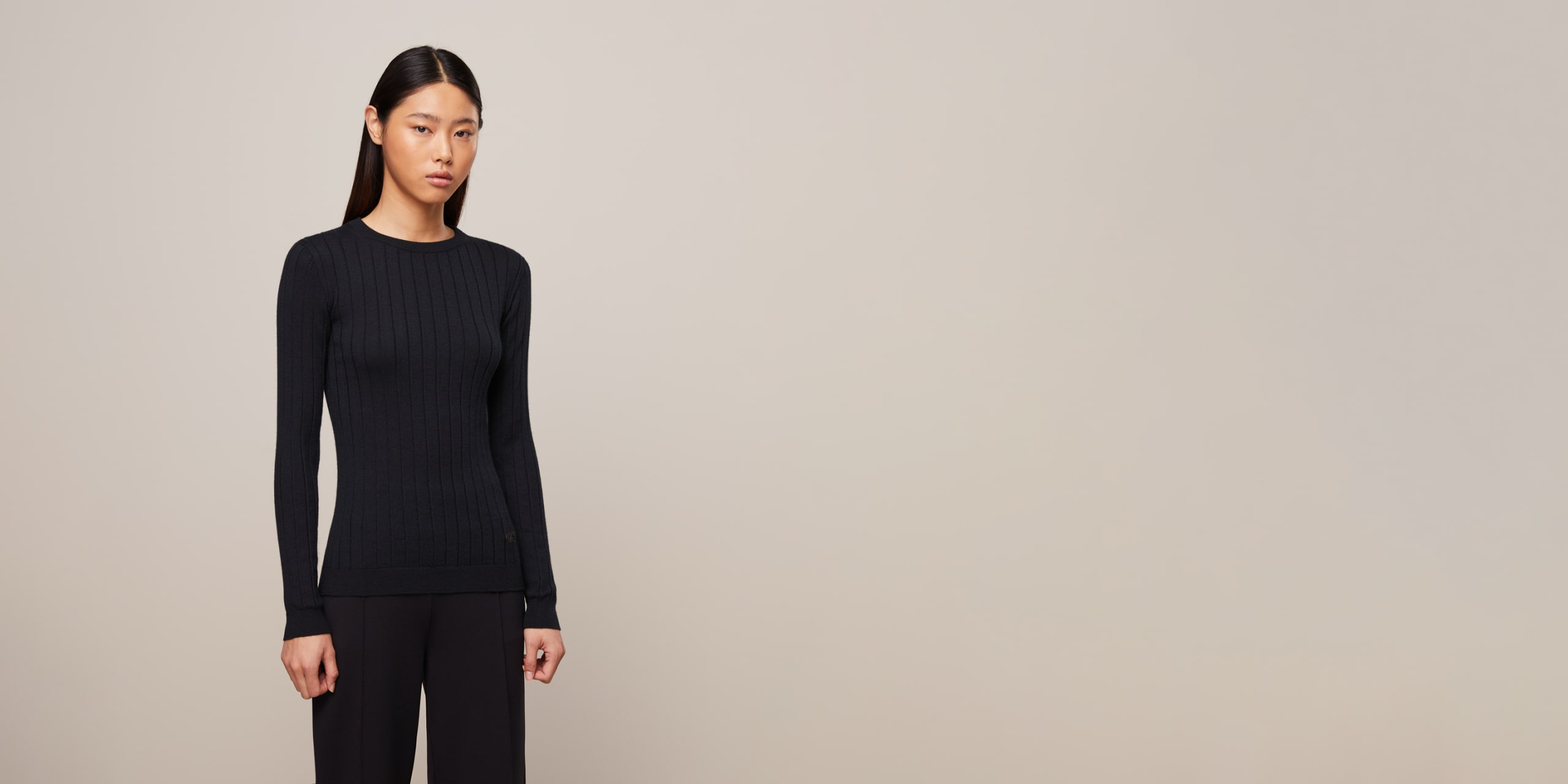 AlphaTauri | FASHI V1.Y6.01 | Nahtloser 3D-Strickpullover aus Kaschmir und Coolmax® in Schwarz für Damen AlphaTauri | FASHI V1.Y6.01 | Nahtloser 3D-Strickpullover aus Kaschmir und Coolmax® in Schwarz für Damen