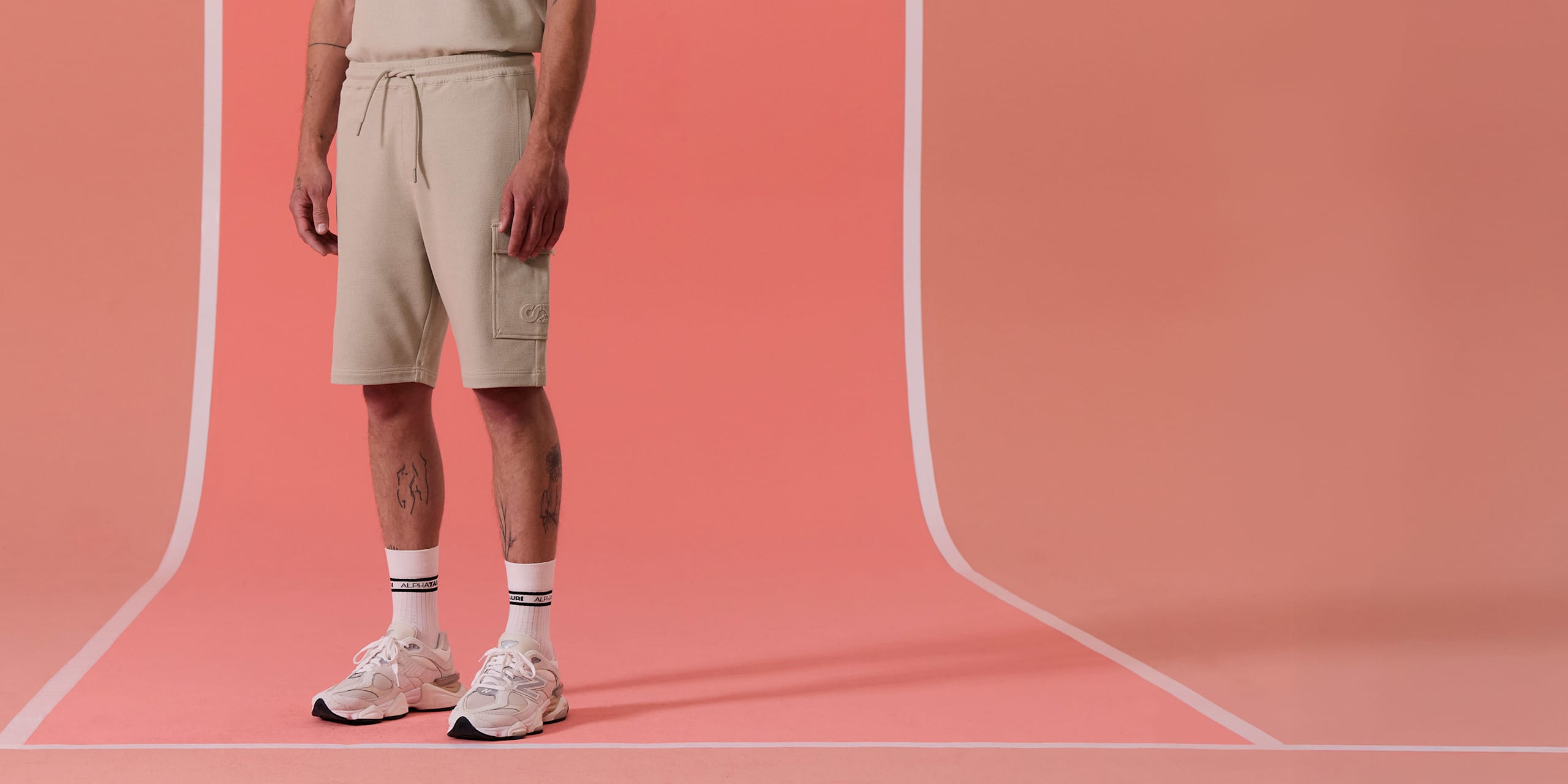 AlphaTauri | POSH V1.Y10.01 | Shorts de algodón orgánico grueso in Dune for Hombre AlphaTauri | POSH V1.Y10.01 | Shorts de algodón orgánico grueso in Dune for Hombre