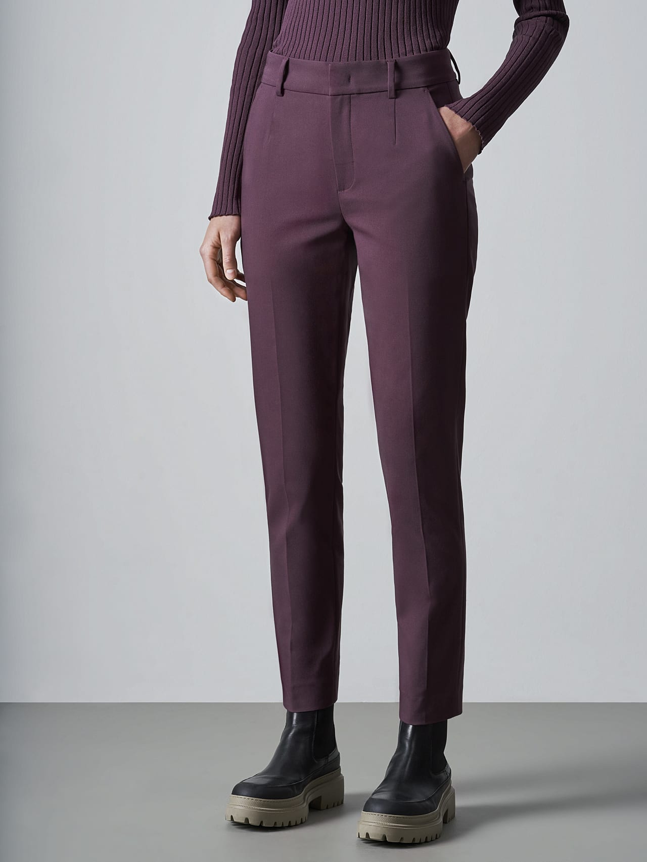 slim fit tapered pants