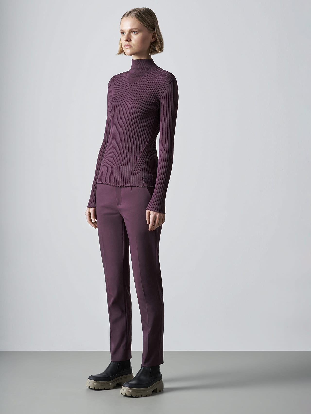 AlphaTauri | FAXEE V1.Y5.02 | Seamless 3D Knit Mock-Neck Jumper in Burgundy for Women