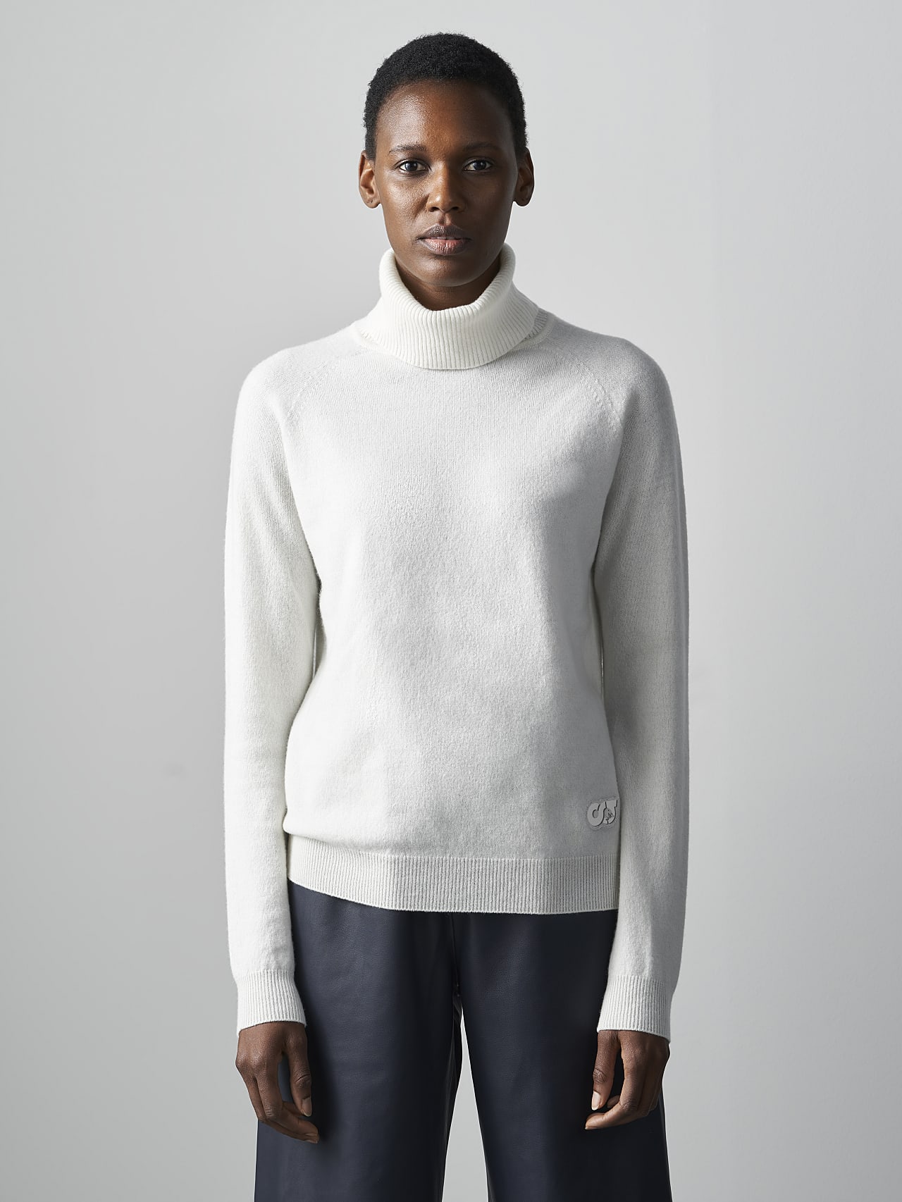 AlphaTauri | FLAMY V1.Y5.02 | Seamless 3D Knit Merino-Cashmere Turtle Neck in offwhite for Women