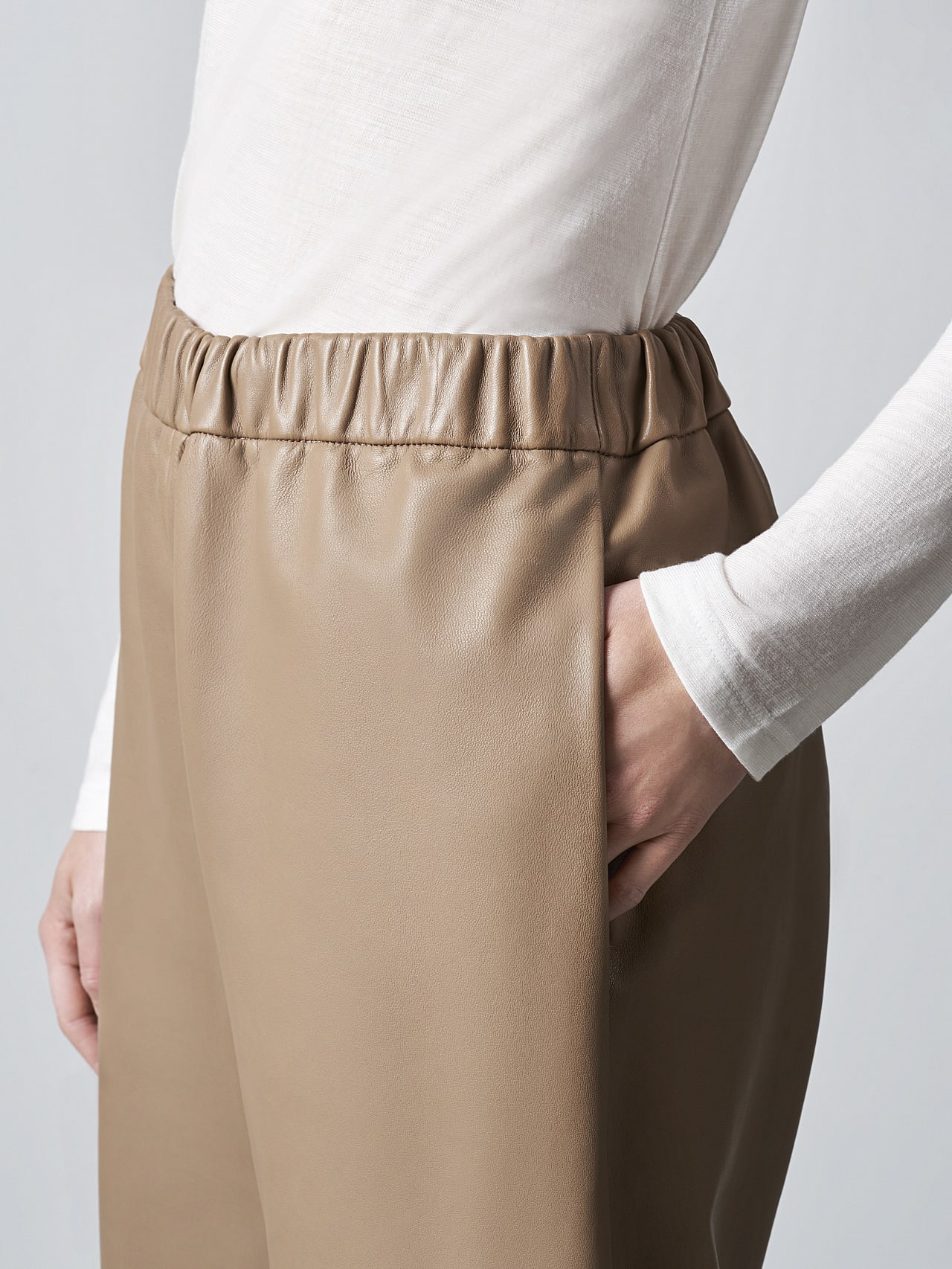 AlphaTauri | LANIA V1.Y5.02 | Leather Culottes in gold for Women