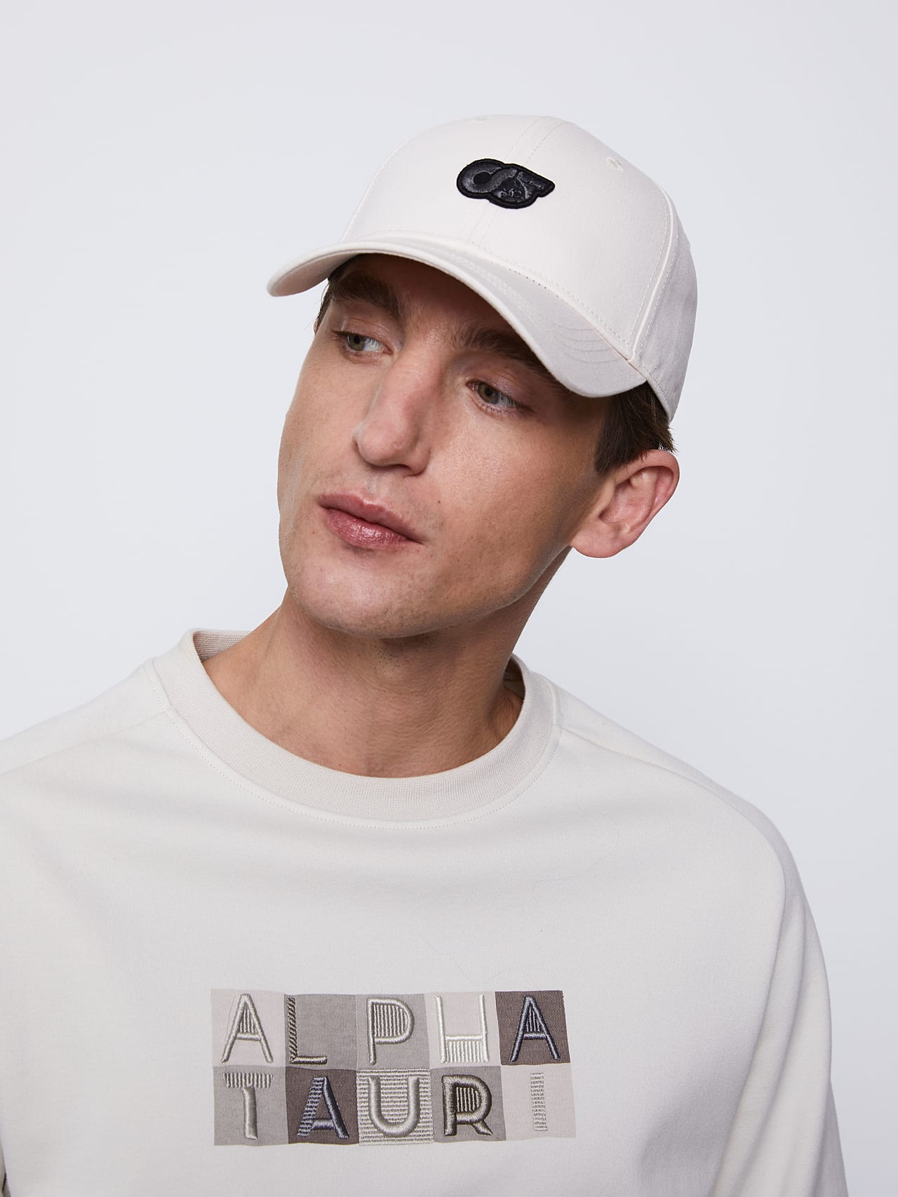 AlphaTauri | AVISO V1.Y6.01 | Classic Cap with Embroidered Logo Patch in offwhite for Unisex